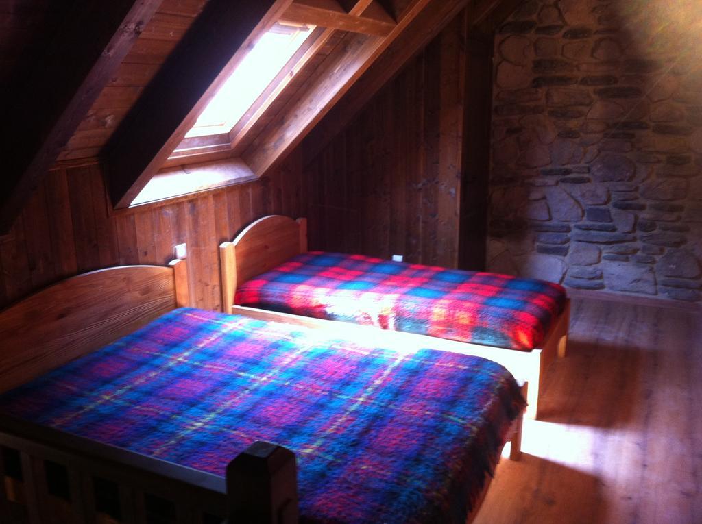 Gites Au Chant Des Marmites Saint-Lary-Soulan Room photo